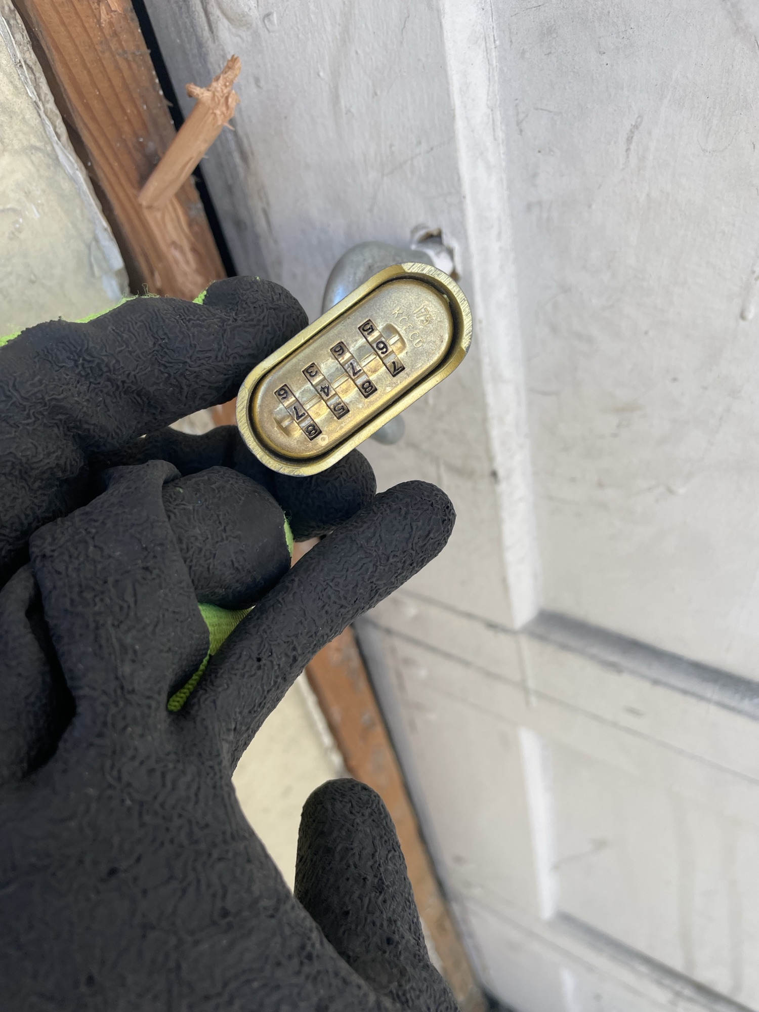 Guy said he forgot his key and it’s a combination lock – HOME PAGE